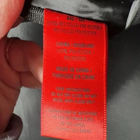 Ferragamo Parfums 16" Nylon Tote Duffle Bag Black Red Zip Top - Picture 9 of 9